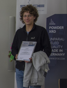 Jakob Möbs with his price certificate from STOE